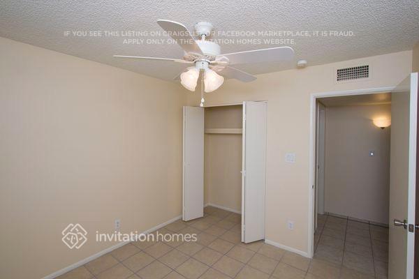 Building Photo - 1216 W Halstead Dr