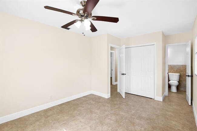 Building Photo - 1509 SW 32nd Ct