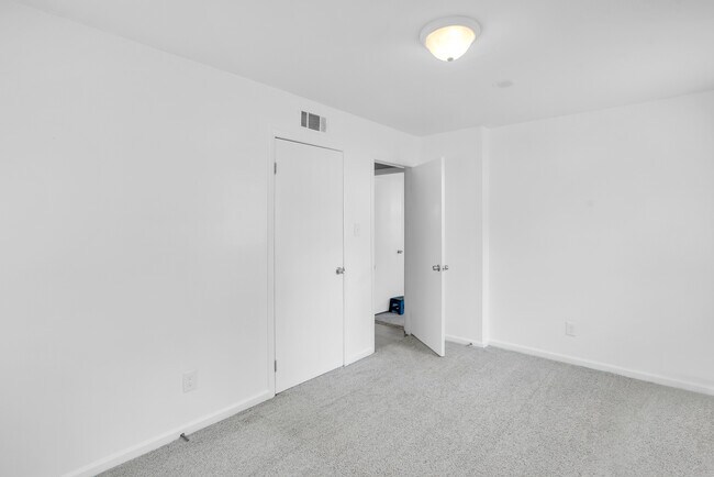 Building Photo - 2222 Bacon Park Dr