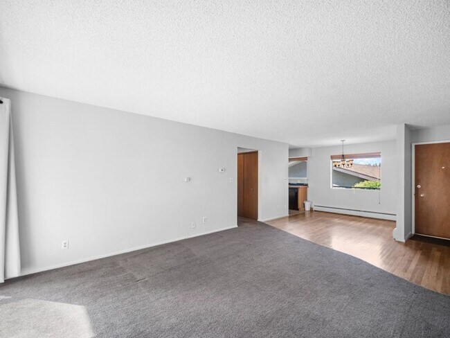 Building Photo - Modern Comfort: 1-Bedroom Apartment with B...
