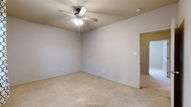 Building Photo - 332 Forest Dr Loop