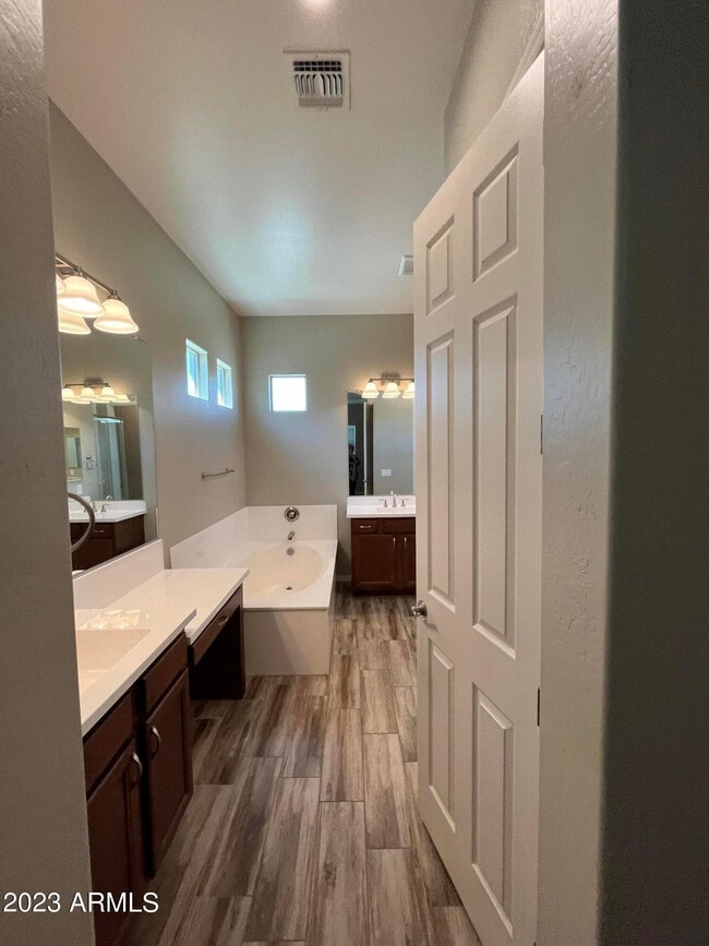 Building Photo - 4225 E Ronald St