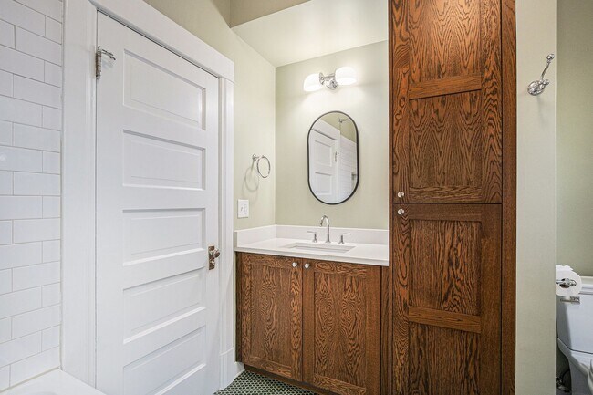 Building Photo - Beautifully Remodeled Home in Cherry Creek