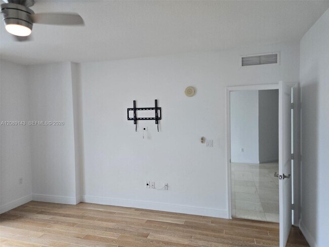 Building Photo - 7900 Harbor Island Dr