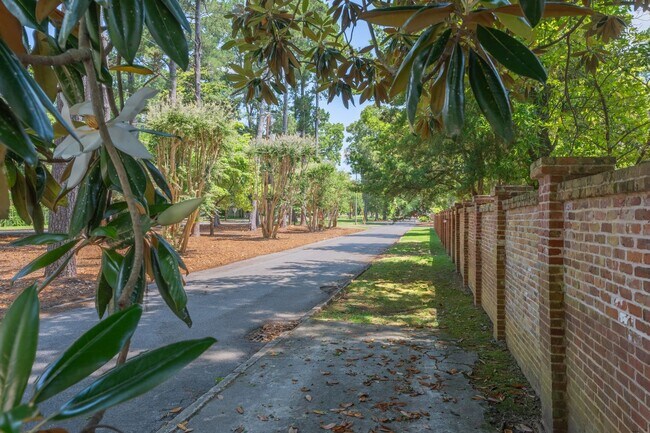 Building Photo - 326 Sumter St SE