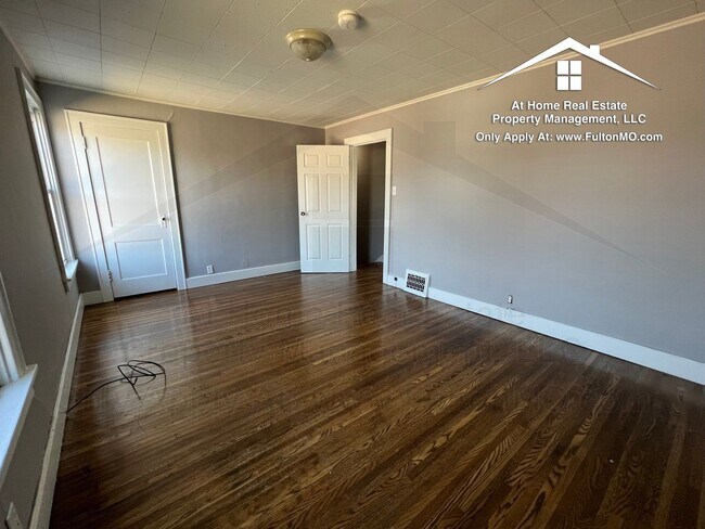 Building Photo - 837 Nichols St