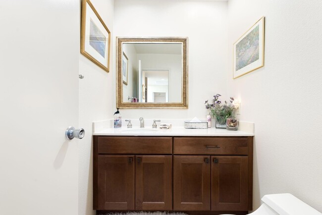 Building Photo - 55649 Pinehurst Dr
