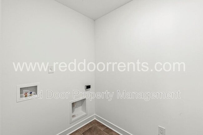 Building Photo - 2224 Boxwood Dr