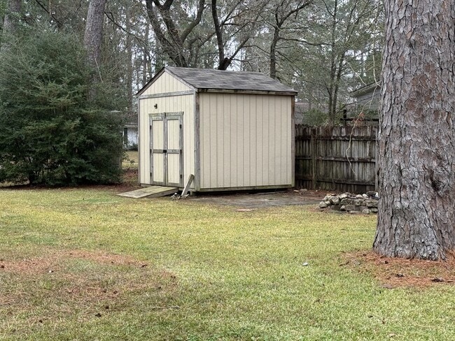 Building Photo - 200 Royalwood St