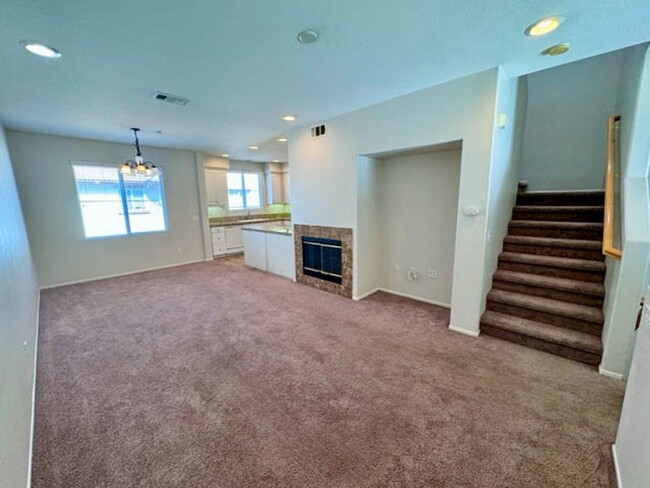 Building Photo - 3 bedroom Murrieta Condo in the gated Will...