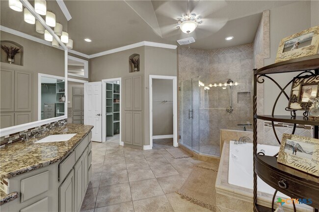 Building Photo - 9752 Trophy Oaks Dr