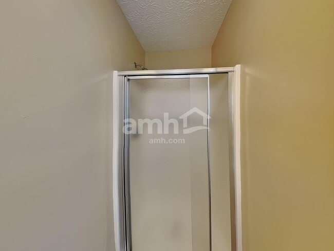 Building Photo - 84 Glen Ridge Dr