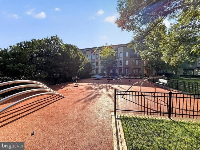 Building Photo - 10366 Jacobsen St