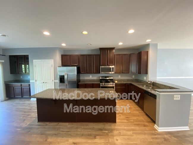 Building Photo - 302 Brenton Rd