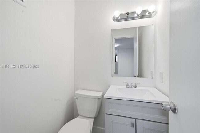 Building Photo - 1281 W 42nd St