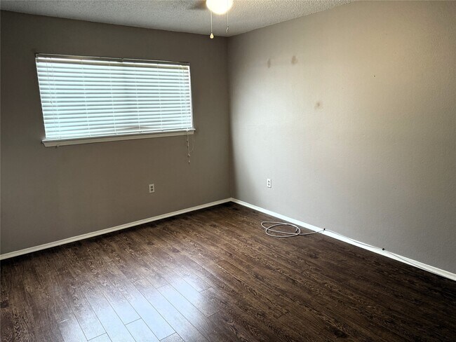 Building Photo - 62 Evanston St