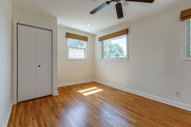 Building Photo - 2104 15th Ave S