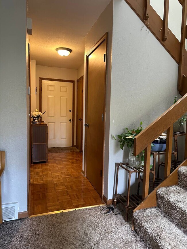 Building Photo - 1174 Hidden Ridge Rd