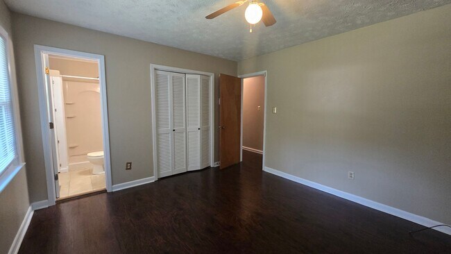 Building Photo - 650 E Raynor Dr
