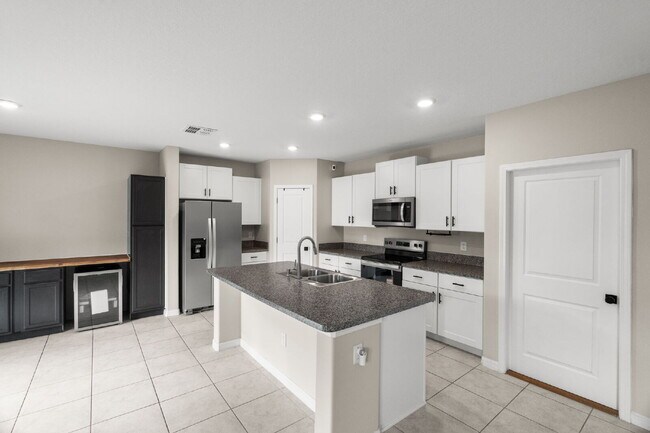 Building Photo - LIKE NEW Home For Rent in Sun City!