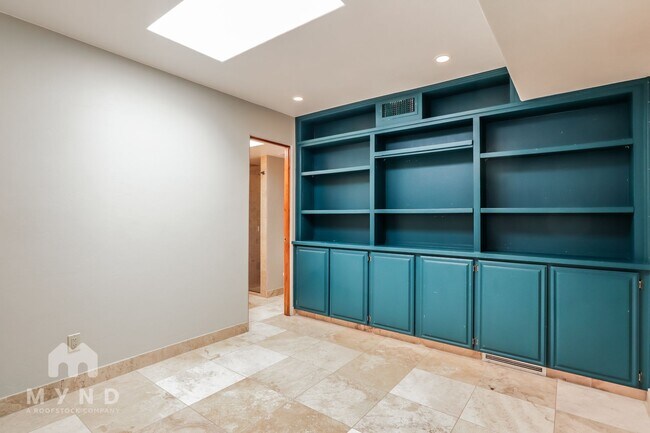 Building Photo - 5727 N PSO Ventoso