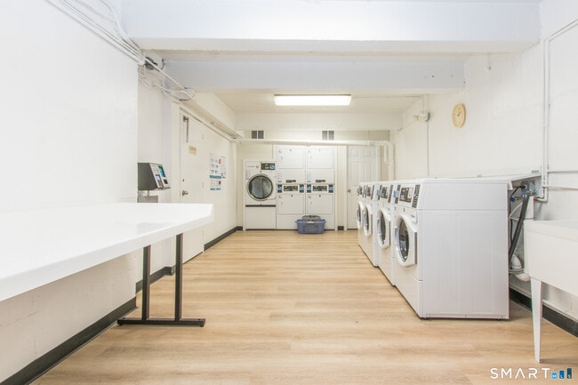 Building Photo - 7 4th St