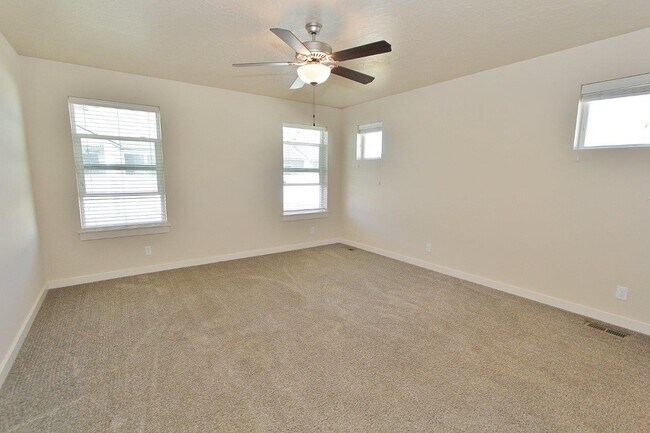 Building Photo - 4044 Queen Anne Dr