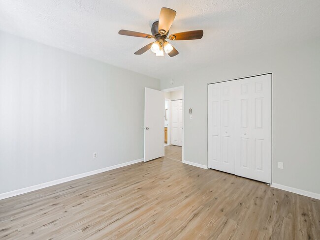 Building Photo - 125 E Van Riper Rd