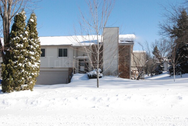 Building Photo - Great 3 bdrm townhome in Maplewood!