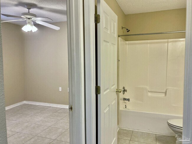 Building Photo - 2470 Trailwood Dr