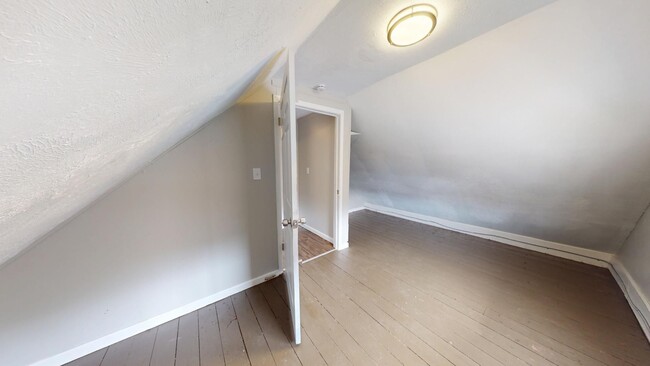 Building Photo - Lease to own! 5 bedroom/1 bath, Old Brooklyn.