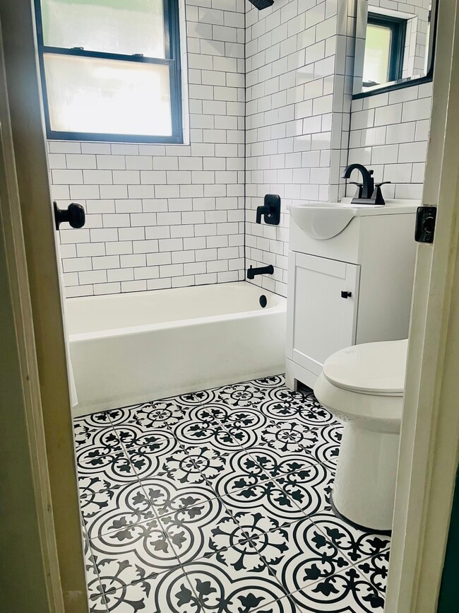 Building Photo - 2941 Caldwell Rd NE