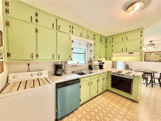 Building Photo - 3042 Hudson Ct