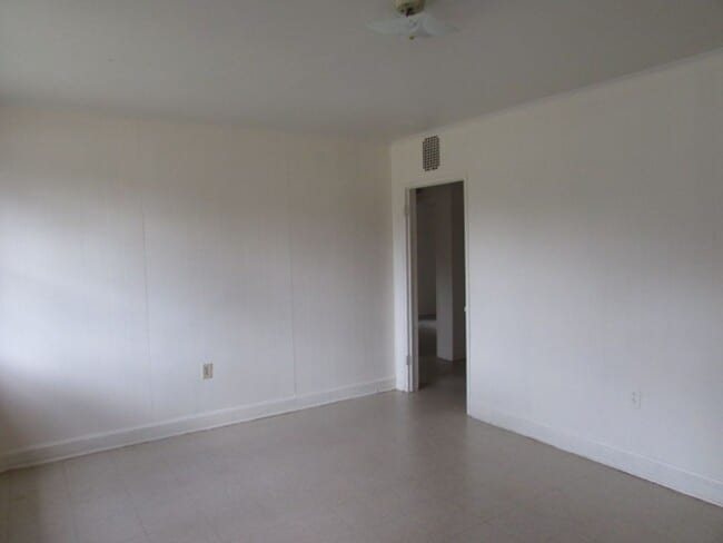 Building Photo - 135 Highland Ave