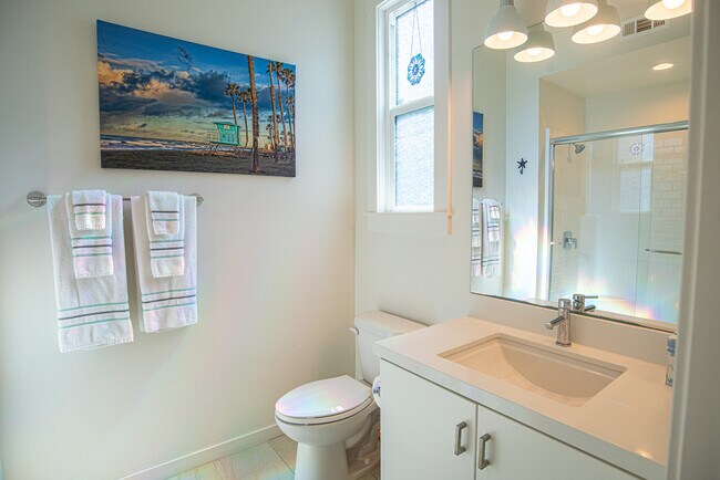Building Photo - 1562- Vista del Mar Way