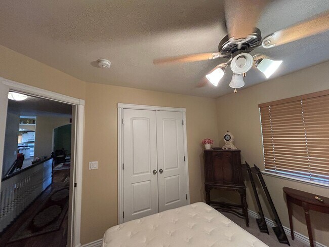 Building Photo - 3 Bedroom 2.5 Bathroom Upstairs Unit in Spanish Fork!
