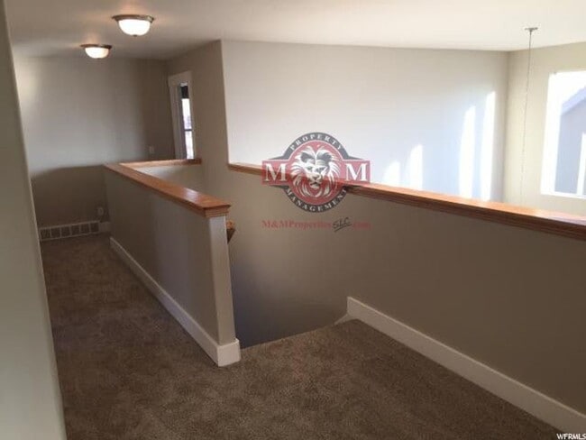 Building Photo - Beautiful 4 Bd 2.5 Bath Home in Sandy