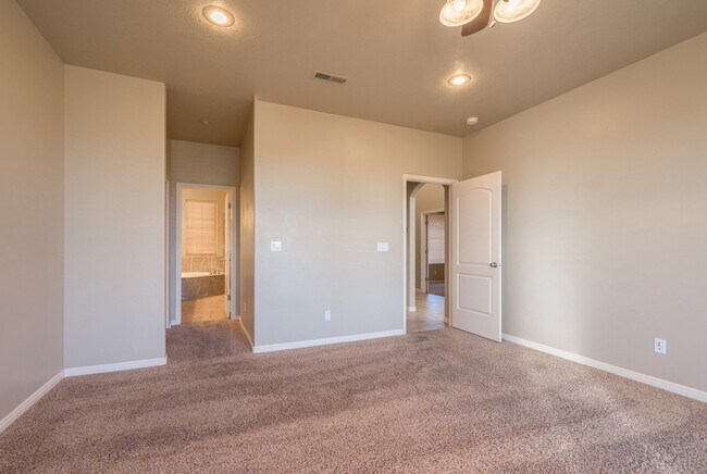 Building Photo - Beautiful St. George Home - Community Pool...