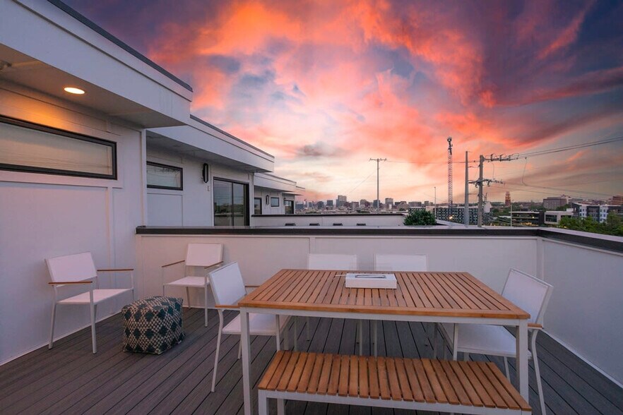 Building Photo - 400 33rd Ave N