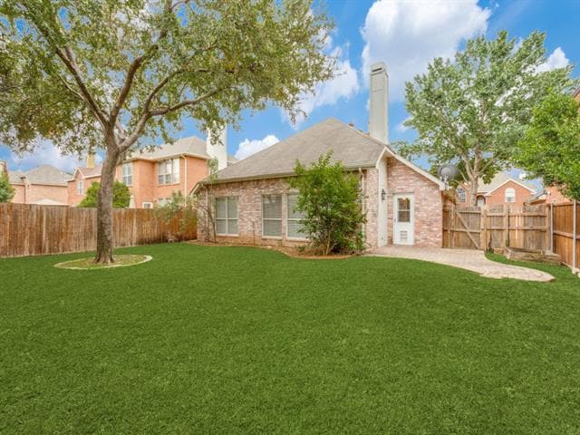 Building Photo - 2718 Chatsworth Dr