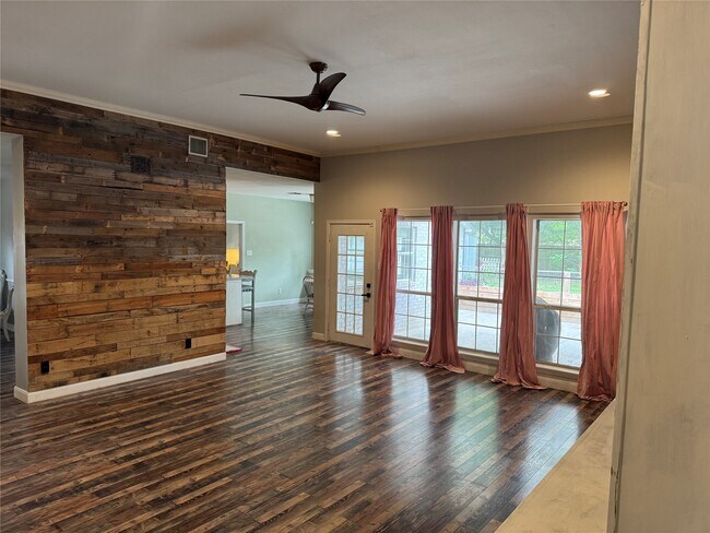 Building Photo - 9010 Carousel Ln