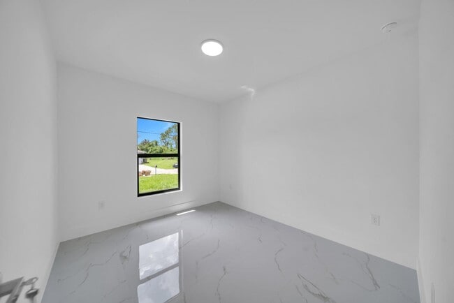 Building Photo - 2413 Quentin Ave S