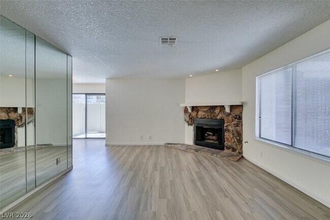 Building Photo - 2127 Pine Breeze Ln