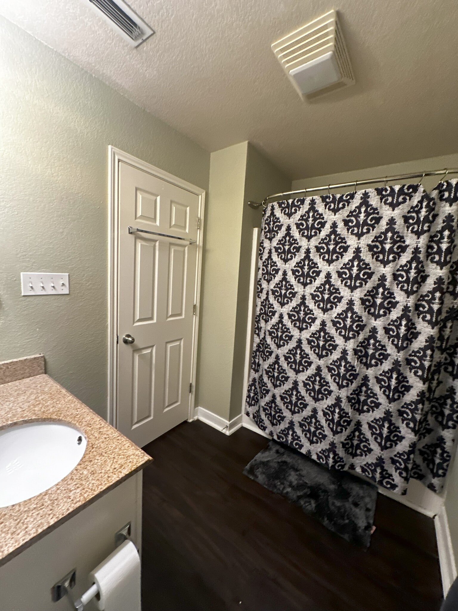 Bathroom (full) - upstairs - 13611 Woodstone Way