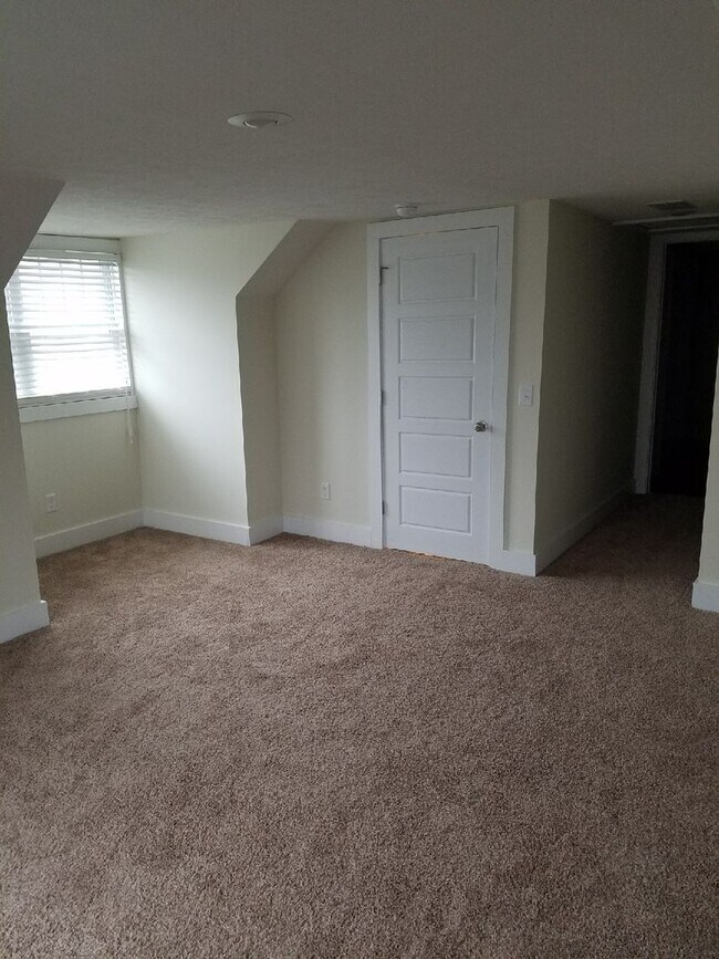 Building Photo - 803 S Rogers St