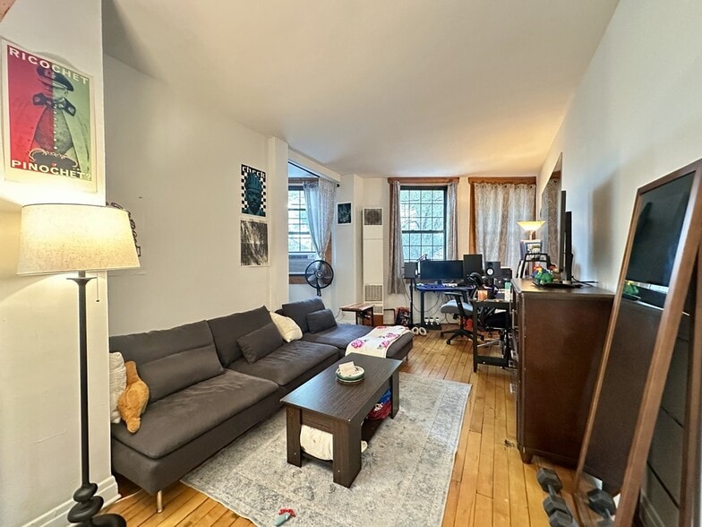 Building Photo - 1222 W Grace St