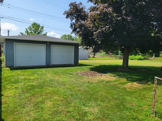 Building Photo - 535 Wagoner Dr