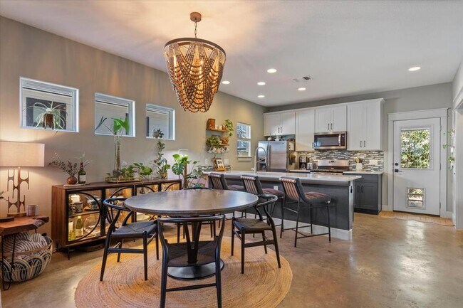 Building Photo - 3014 Neal St