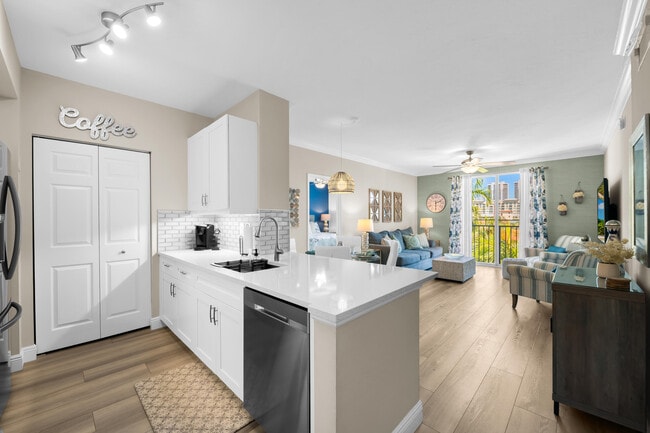 Building Photo - 720 S Sapodilla Ave