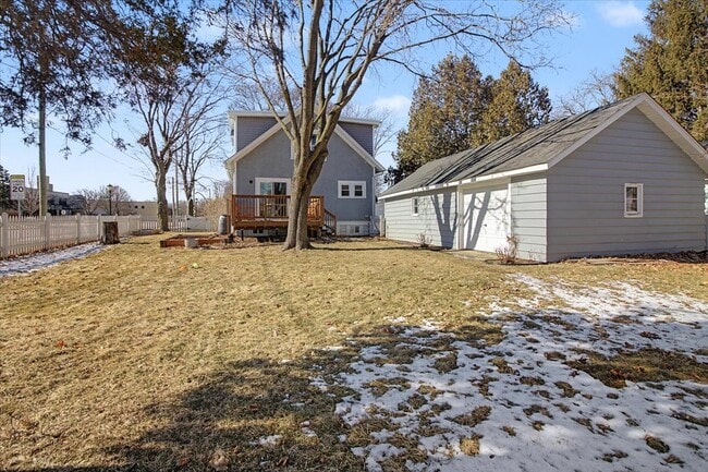 Building Photo - 136 E Jackson St